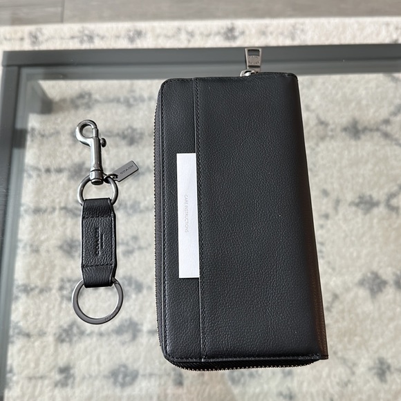 Coach wallet with zip closure - Picture 2 of 3